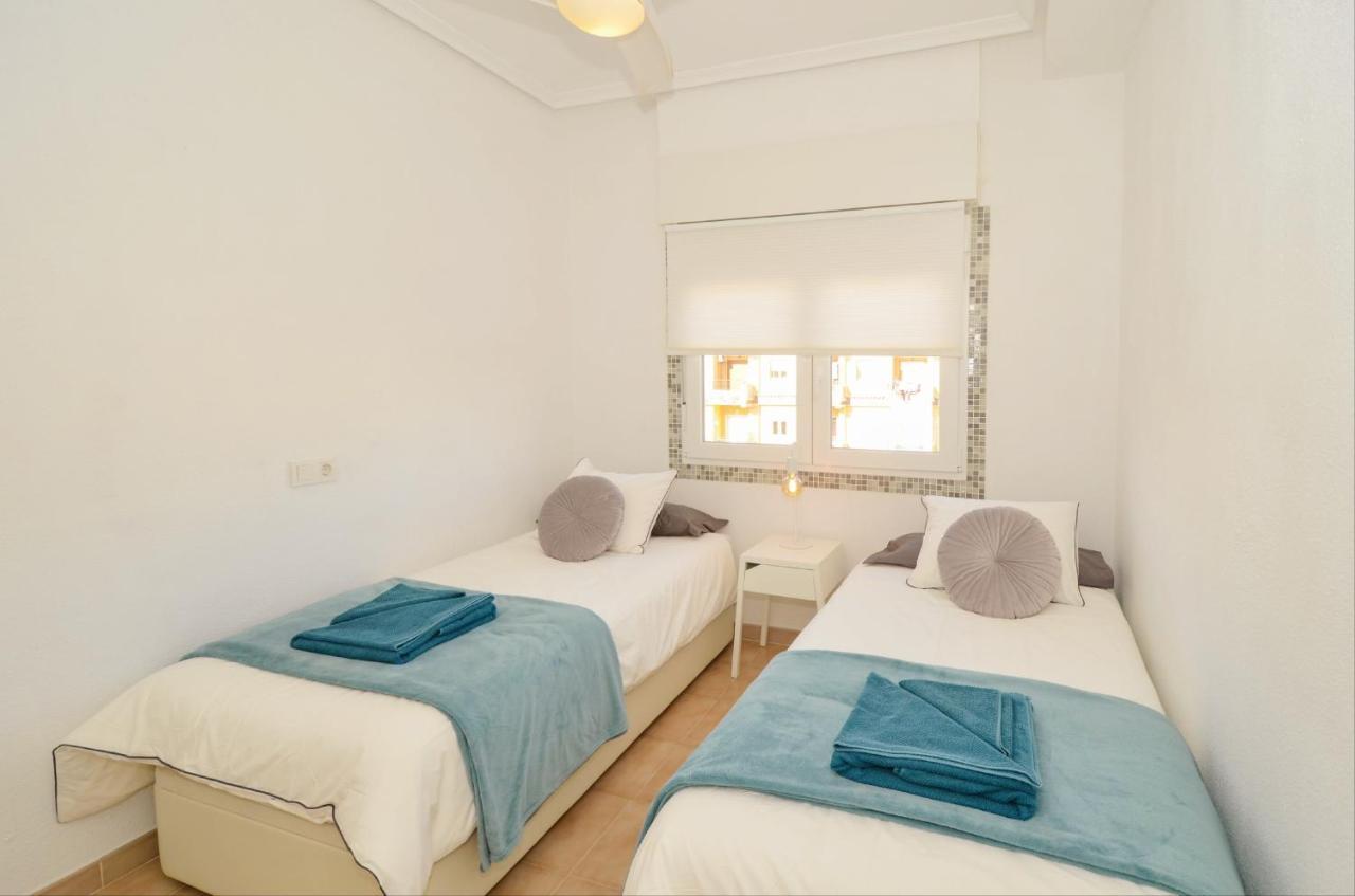 Punta Prima Pleasure With Private Parking In A Gated Community Close To The Beach Торевиеха Екстериор снимка